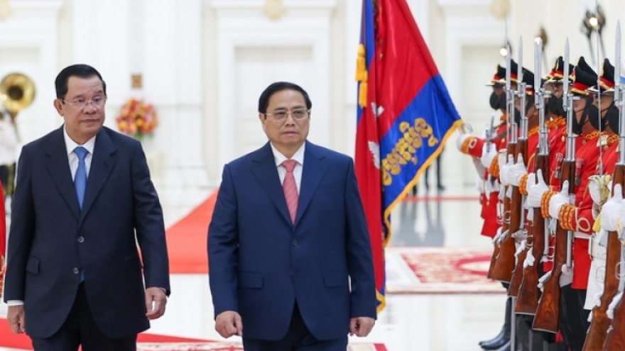 PM Pham Minh Chinh warmly welcomed in Cambodia